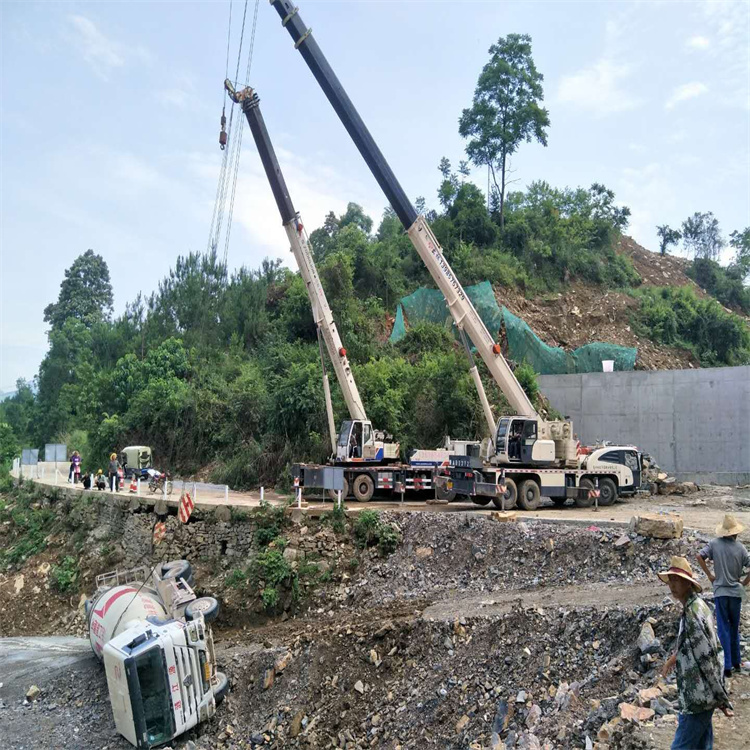 鹰潭汽车掉沟里叫吊车救援要多少钱